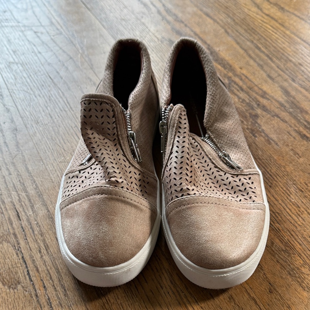 Report Women's Tan Slip-On Shoes